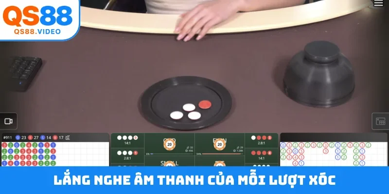 Lắng nghe âm thanh của mỗi lượt xóc